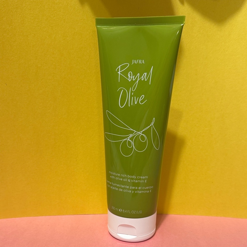 JAFRA Royal Olive Body Cream - Olive Green